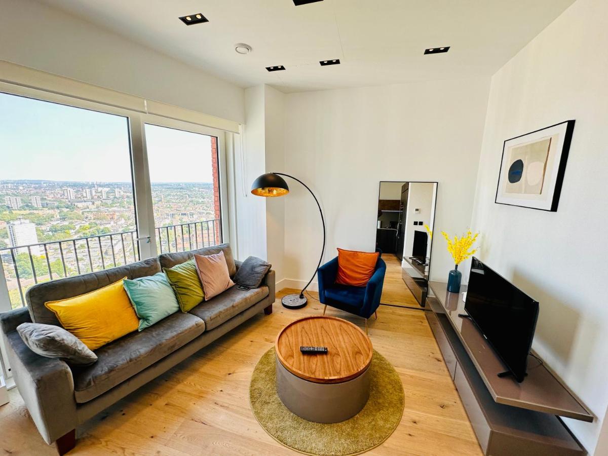 Luxury Central Flat With Stunning Views And Pool London Exterior photo
