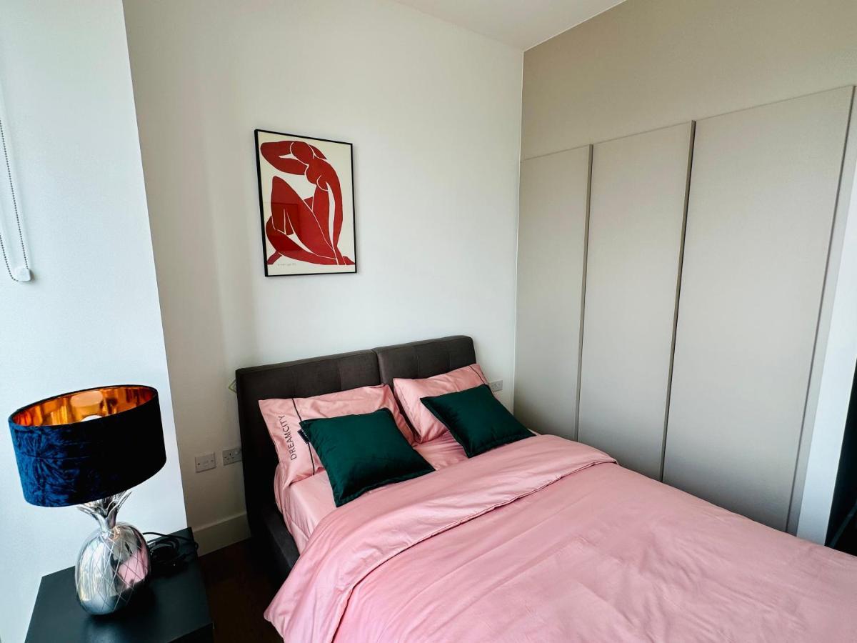 Luxury Central Flat With Stunning Views And Pool London Exterior photo