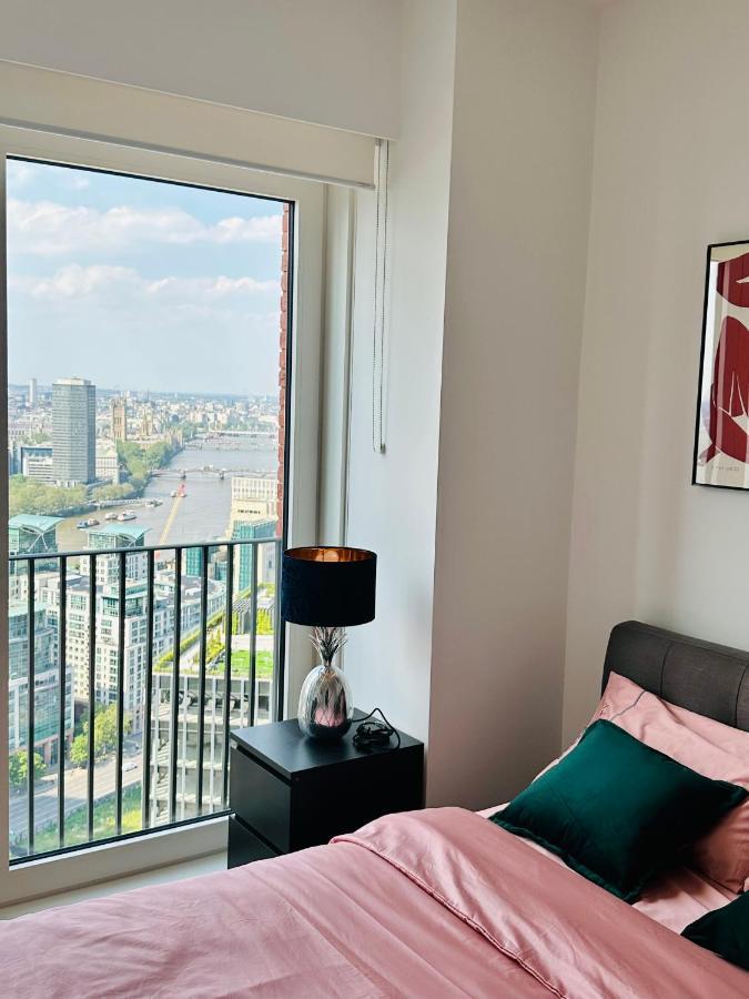 Luxury Central Flat With Stunning Views And Pool London Exterior photo